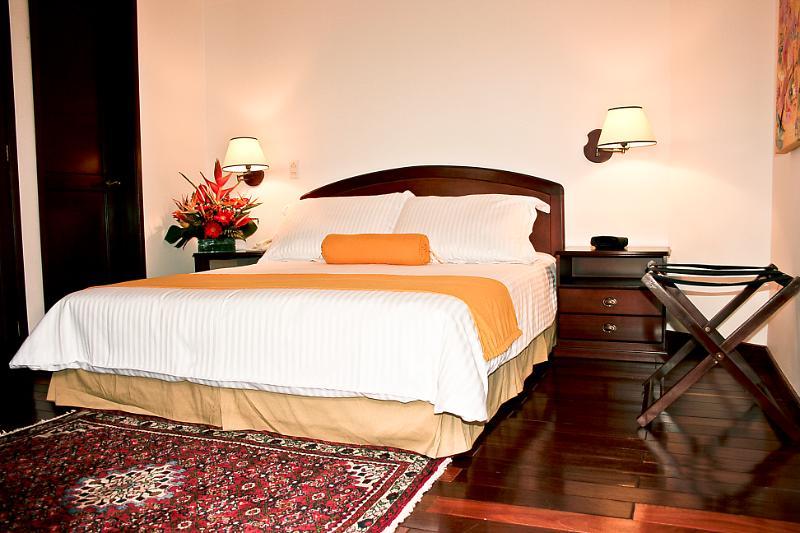 Hotel Emaus Bogota Exterior photo